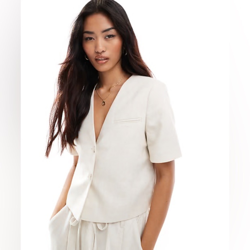 Vero Moda short sleeve cropped blazer in beige